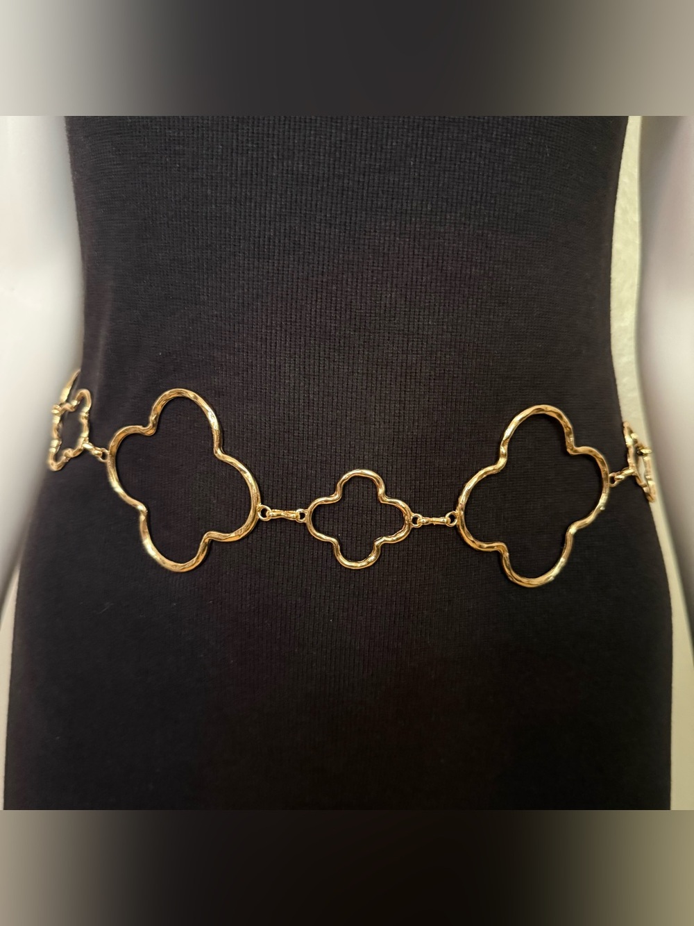 Gold tone clover shaped metal chain belt